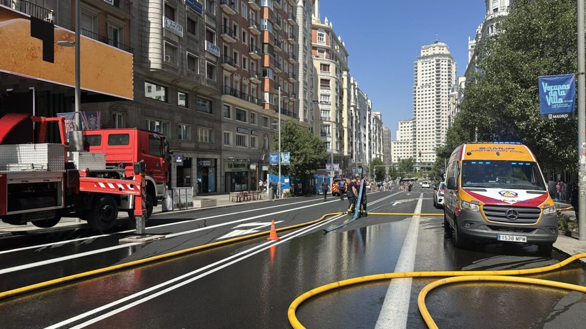 Gran Vía cortada por un incendio en un restaurante