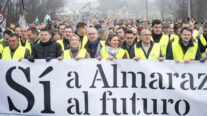 María Guardiola encabezan la manifestación en contra del cierre de la central nuclear de Almaraz
