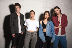 Jóvenes con ropa de Zara - Estilo14