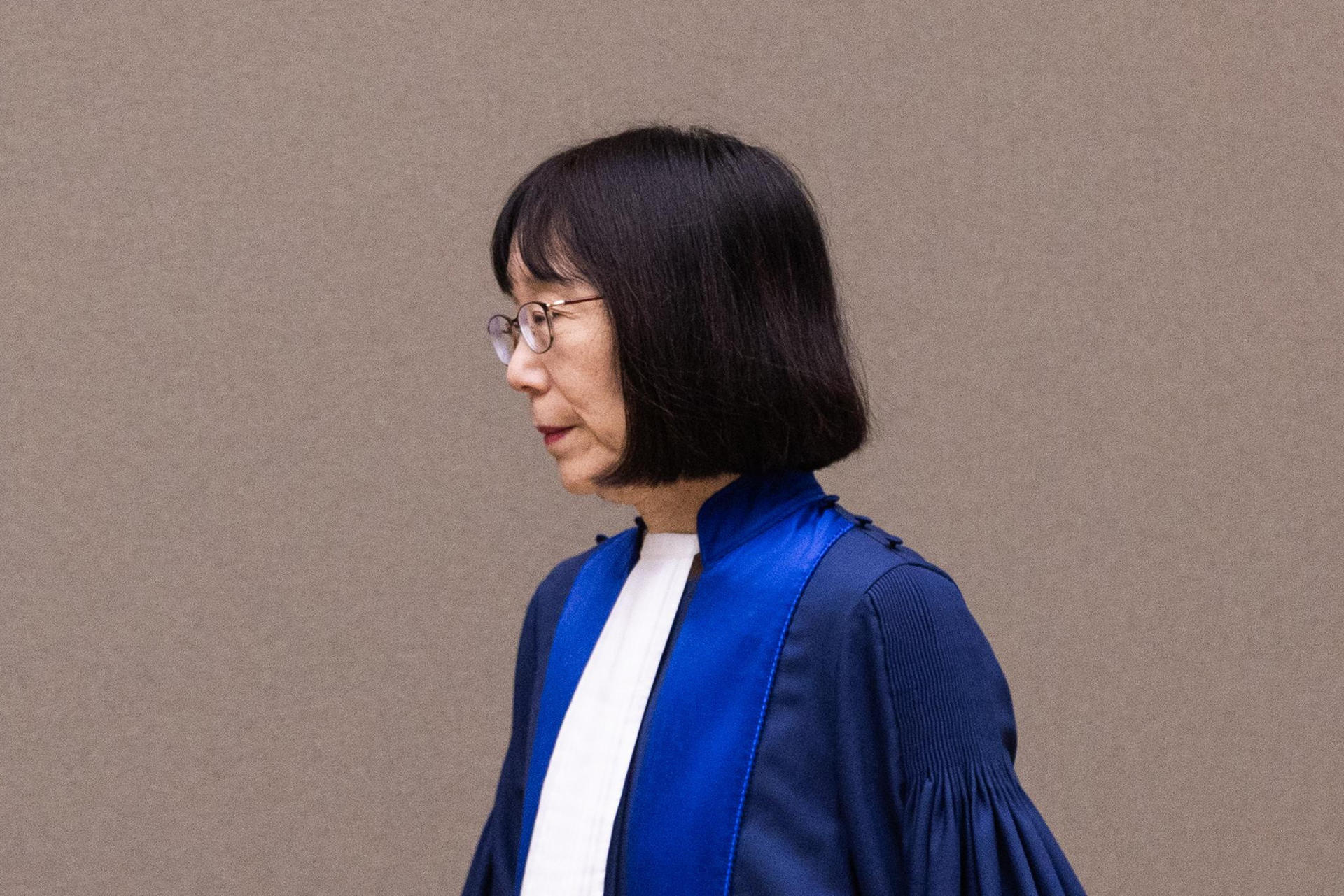 Fotografía de archivo del 20 de noviembre de 2024 de la jueza Tomoko Akane en la Corte Penal Internacional (CPI) en La Haya (Países Bajos). Estados Unidos anunció este martes sanciones para la presidenta de la Corte Penal Internacional, Tomoko Akane, en lo que supone un nuevo paso dentro de la campaña del Gobierno del presidente, Donald Trump, para desmantelar el tribunal. EFE/ Eva Plevier / POOL/ ARCHIVO