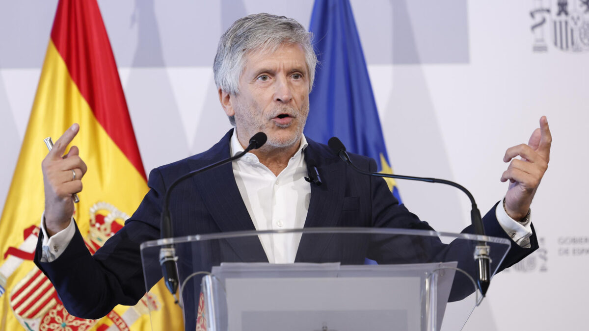 MADRID, 04/08/2026.- El ministro del Interior, Fernando Grande-Marlaska, durante la rueda de prensa que ha ofrecido este martes en Madrid tras asistir a la reunión del consejo extraordinario de ministros del Interior de la UE celebrada de manera telemática, para analizar la situación tras la crisis migratoria ocurrida en Ceuta la pasada semana. EFE/ Chema Moya