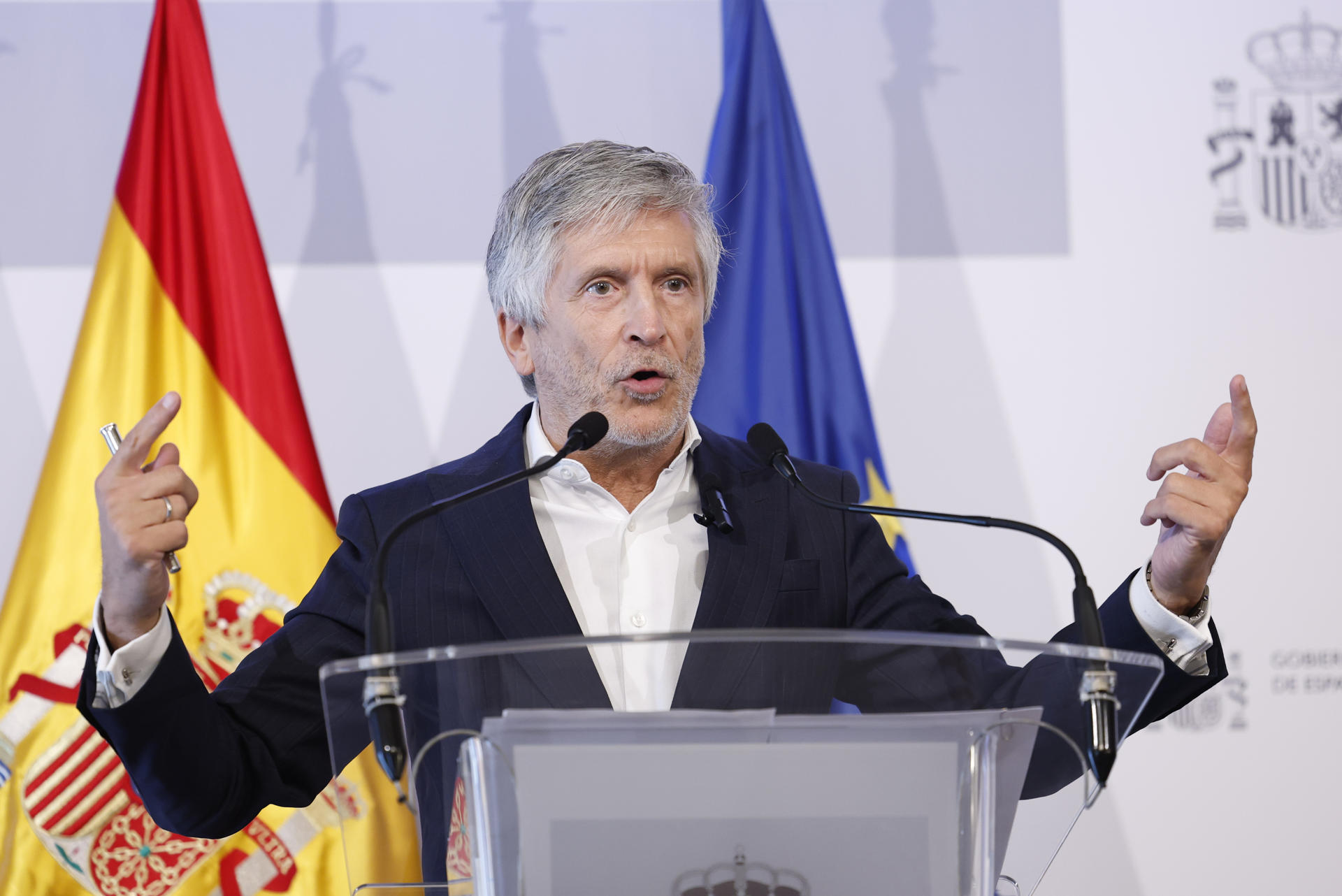 MADRID, 04/08/2026.- El ministro del Interior, Fernando Grande-Marlaska, durante la rueda de prensa que ha ofrecido este martes en Madrid tras asistir a la reunión del consejo extraordinario de ministros del Interior de la UE celebrada de manera telemática, para analizar la situación tras la crisis migratoria ocurrida en Ceuta la pasada semana. EFE/ Chema Moya