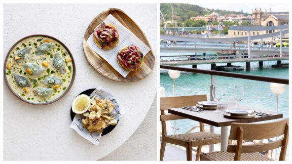 Una mesa para dos sobre el Port Vell: madera clara, fibras naturales y el Mediterráneo