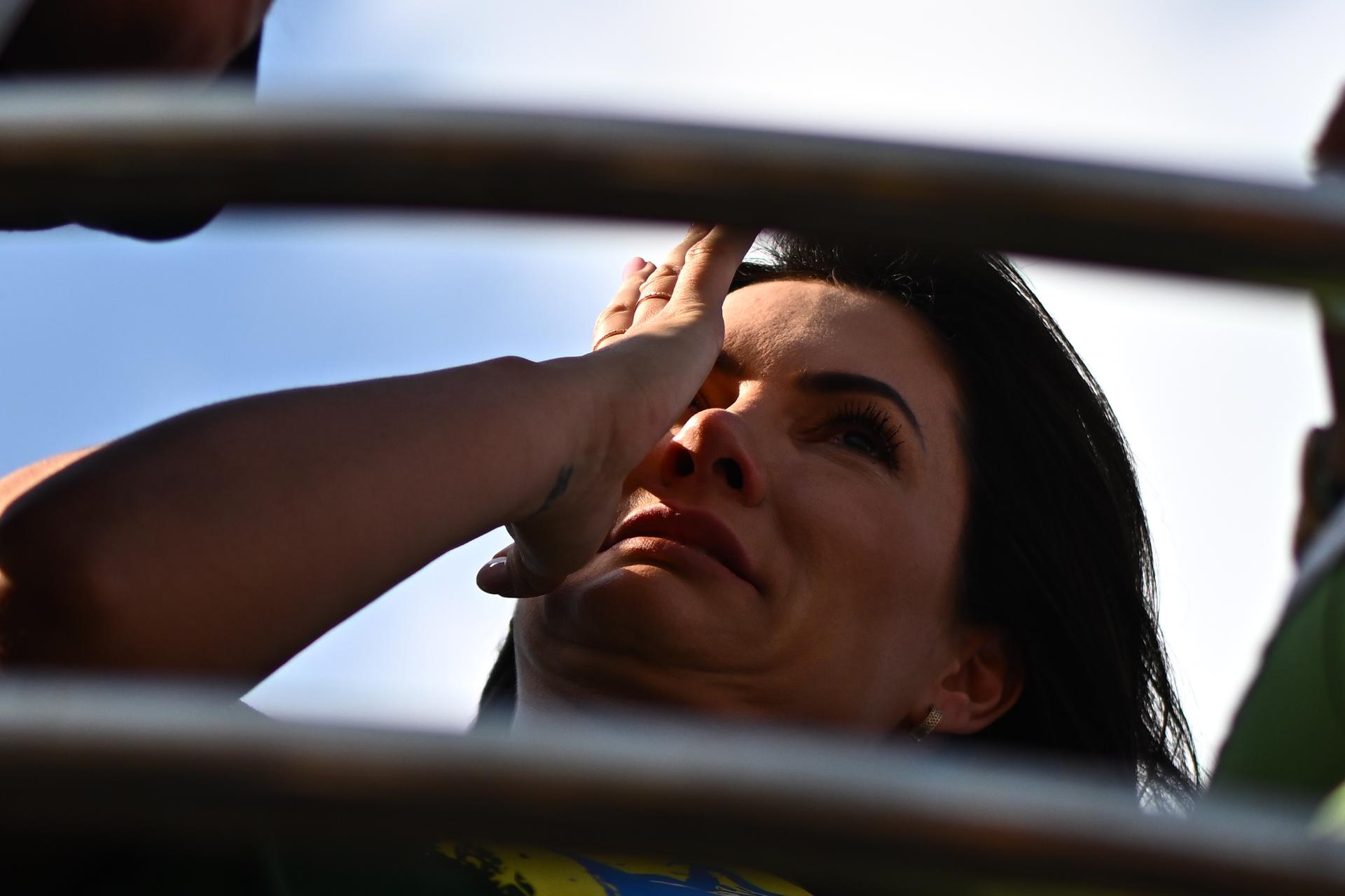 La esposa del expresidente de Brasil Jair Bolsonaro, Michelle Bolsonaro, reacciona durante una manifestación este martes, para exigir una amnistía "amplia, general e irrestricta" para el líder ultraderechista y el resto de los condenados por golpismo. EFE/ Andre Borges