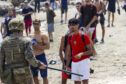 Defensa cancela los permisos de los militares en Ceuta ante la amenaza de una nueva avalancha