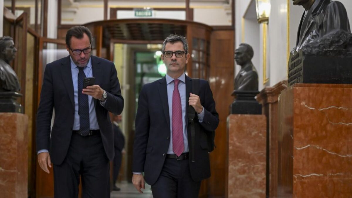 Los ministros Óscar Puente y Félix Bolaños en el Congreso.