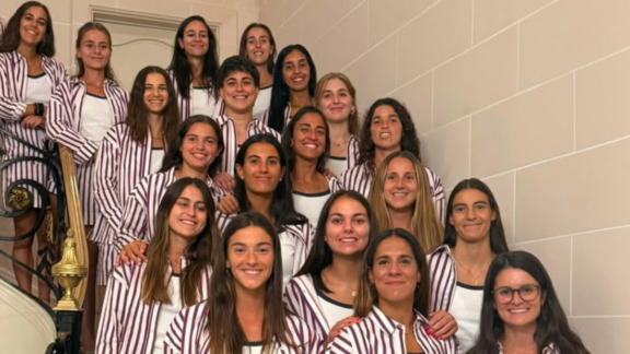 La selección española absoluta femenina de hockey vestida por