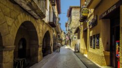 Una calle de Valderrobres.