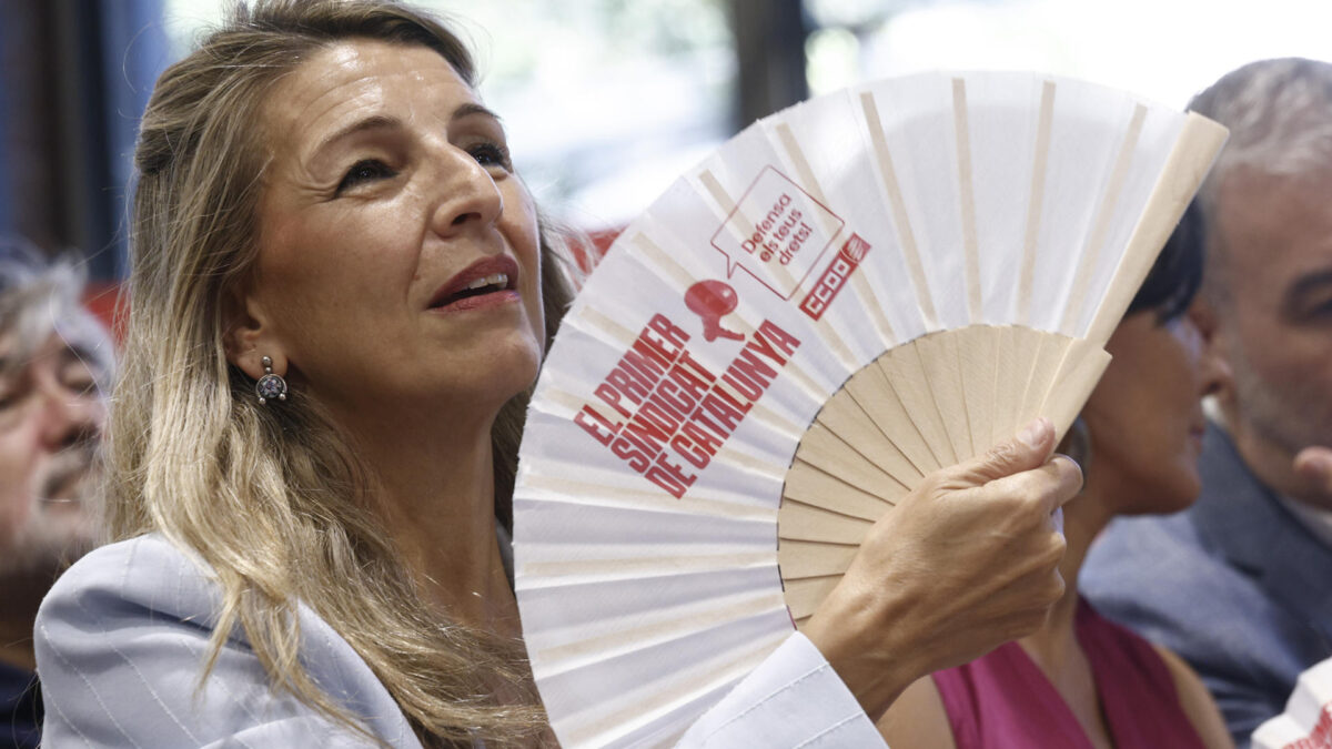 GRAFCAT4452. BARCELONA (ESPAÑA), 09/07/2026.-La vicepresidenta segunda y ministra de Trabajo, Yolanda Díaz, durante el acto de conmemoración este jueves en Barcelona del medio siglo de la asamblea general de CCOO de Barcelona de 1976, en un acto que contará con la presencia del presidente de la Generalitat, Salvador Illa.EFE/ Quique García