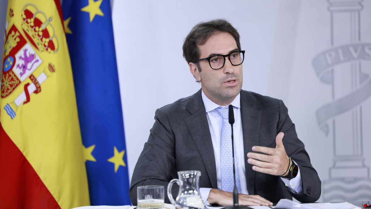 MADRID, 01/09/2026.- El vicepresidente primero y ministro de Economía, Comercio y Empresa, Carlos Cuerpo, ofrece una rueda de prensa posterior a la reunión del Consejo de Ministros, este martes. EFE/Chema Moya