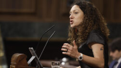 MADRID, 03/09/2026.- La diputada de Sumar Aina Vidal interviene en el pleno en el que comparece el presidente del Gobierno, Pedro Sánchez, en el Congreso de los Diputados, este jueves, para informar de la gestión de la crisis en Ceuta. en el que el presidente del Gobierno, Pedro Sánchez, comparece para explicar sus decisiones en la crisis migratoria sufrida por Ceuta. EFE/Sergio Pérez