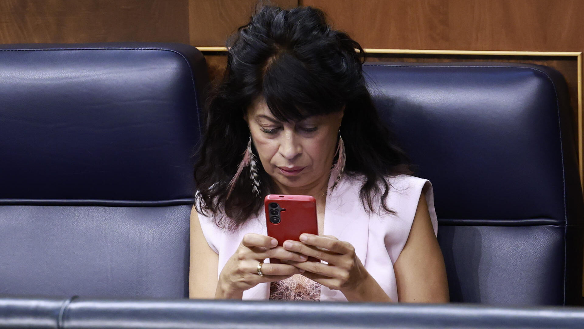 MADRID, 03/09/2026.- La ministra de Igualdad, Ana Redondo, en el pleno en el Congreso de los Diputados donde comparece el presidente del Gobierno, Pedro Sánchez, este jueves, para informar de la gestión de la crisis en Ceuta. EFE/ Chema Moya