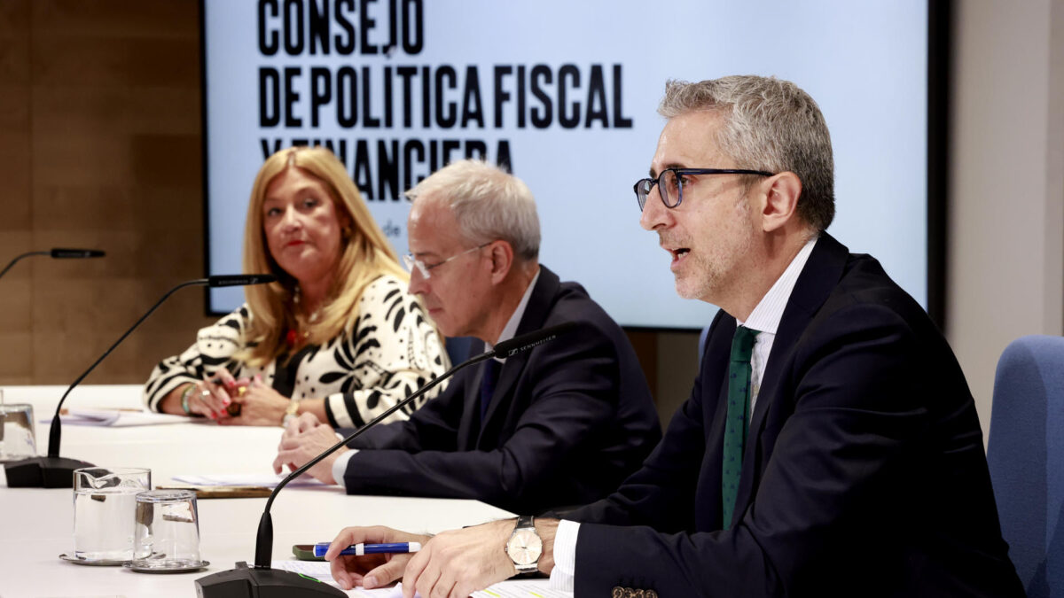 MADRID, 04/09/2026.- El ministro de Hacienda, Arcadi España, durante la rueda de prensa ofrecida después del Consejo de Política Fiscal y Financiera celebrado este viernes, en Madrid. EFE/Chema Moya