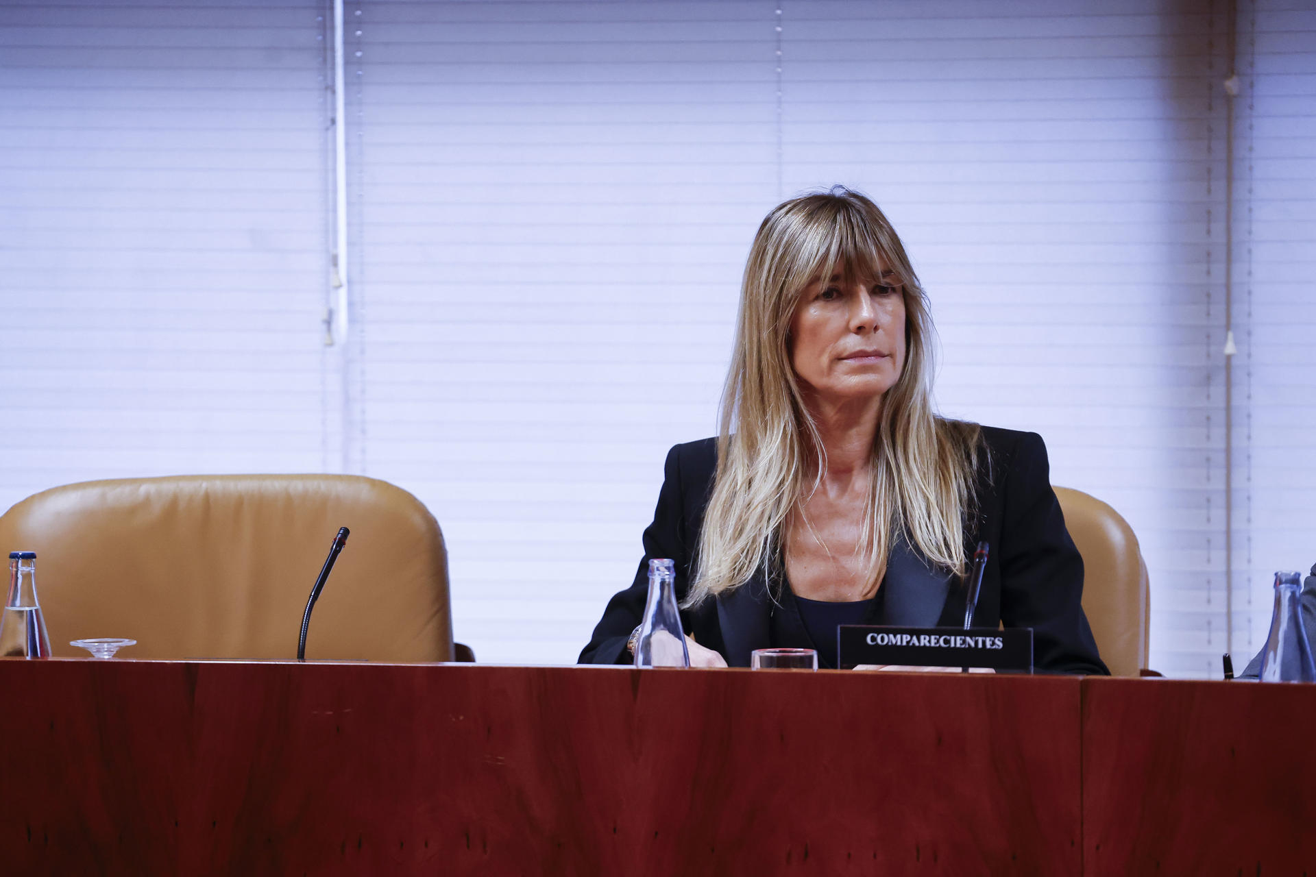 MADRID (ESPAÑA), 21/09/2026.- Fotografía de archivo del pasado 13 de noviembre de 2024 que muestra a Begoña Gómez, esposa del presidente del gobierno Pedro Sánchez, durante la primera sesión de la comisión de investigación impulsada por el PP. El juez Juan Carlos Peinado ha dictado este lunes el auto de apertura de juicio oral contra Begoña Gómez, por los presuntos delitos de tráfico de influencias y malversación, y contra su asesora, Cristina Álvarez, por el segundo. para dilucidar si tuvo "tratos de favor" por la Universidad Complutense. EFE/Javier Lizón