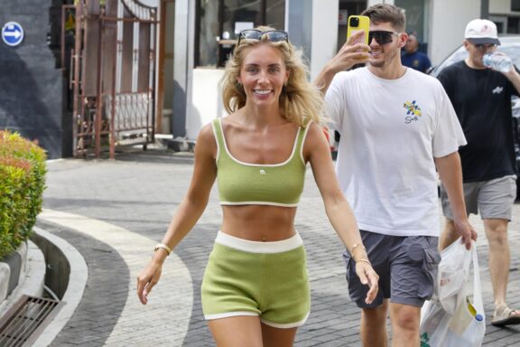 BADUNG (Indonesia), 10/12/2025.- British adult content creator Tia Billinger, known as 'Bonnie Blue,' arrives at Balis immigration office for questioning in Badung, Bali, Indonesia, 10 December 2025. Bonnie Blue was arrested in Bali after local authorities uncovered an alleged plan to film explicit content with several foreign nationals. EFE/EPA/MADE NAGI