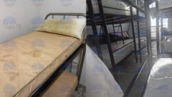 Colchones sucios para los policías desplazados en Ceuta (izq.) y nuevos para los inmigrantes (dcha.)