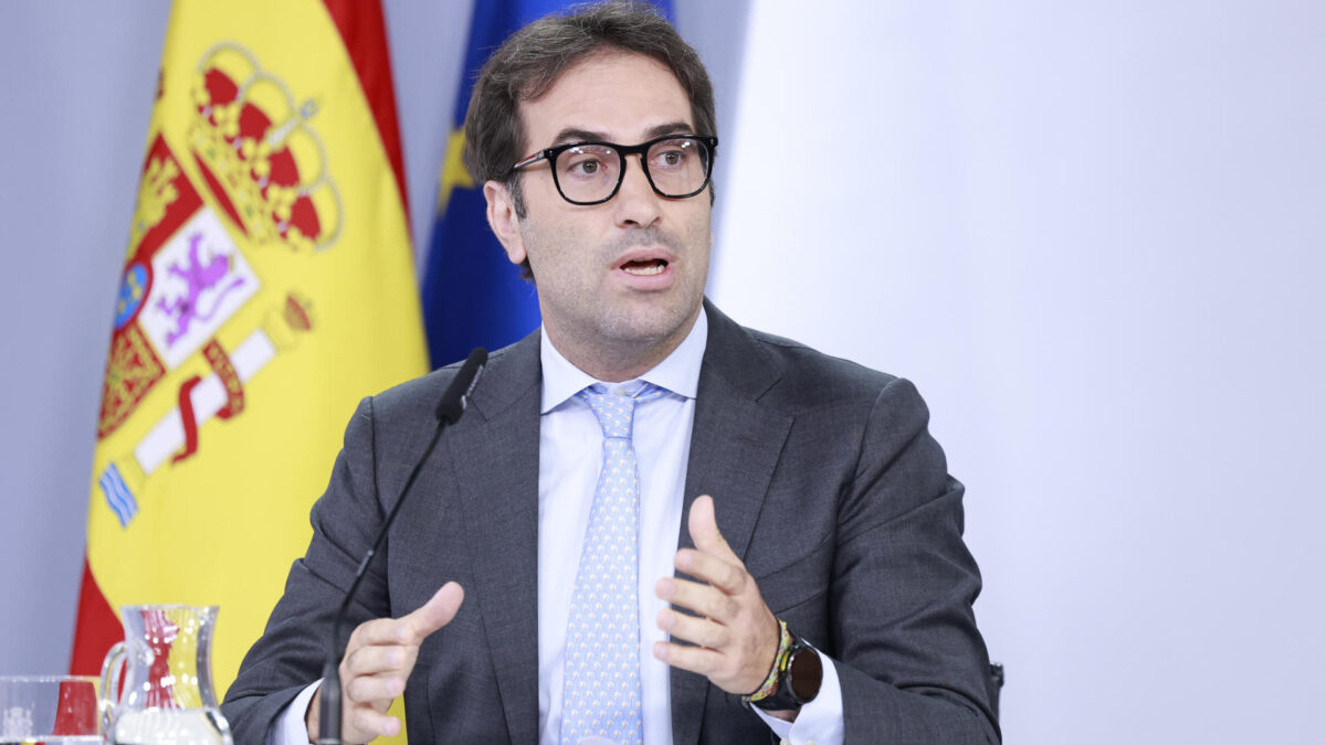 MADRID, 01/09/2026.- El vicepresidente primero y ministro de Economía, Comercio y Empresa, Carlos Cuerpo, ofrece una rueda de prensa posterior a la reunión del Consejo de Ministros, este martes. EFE/Chema Moya