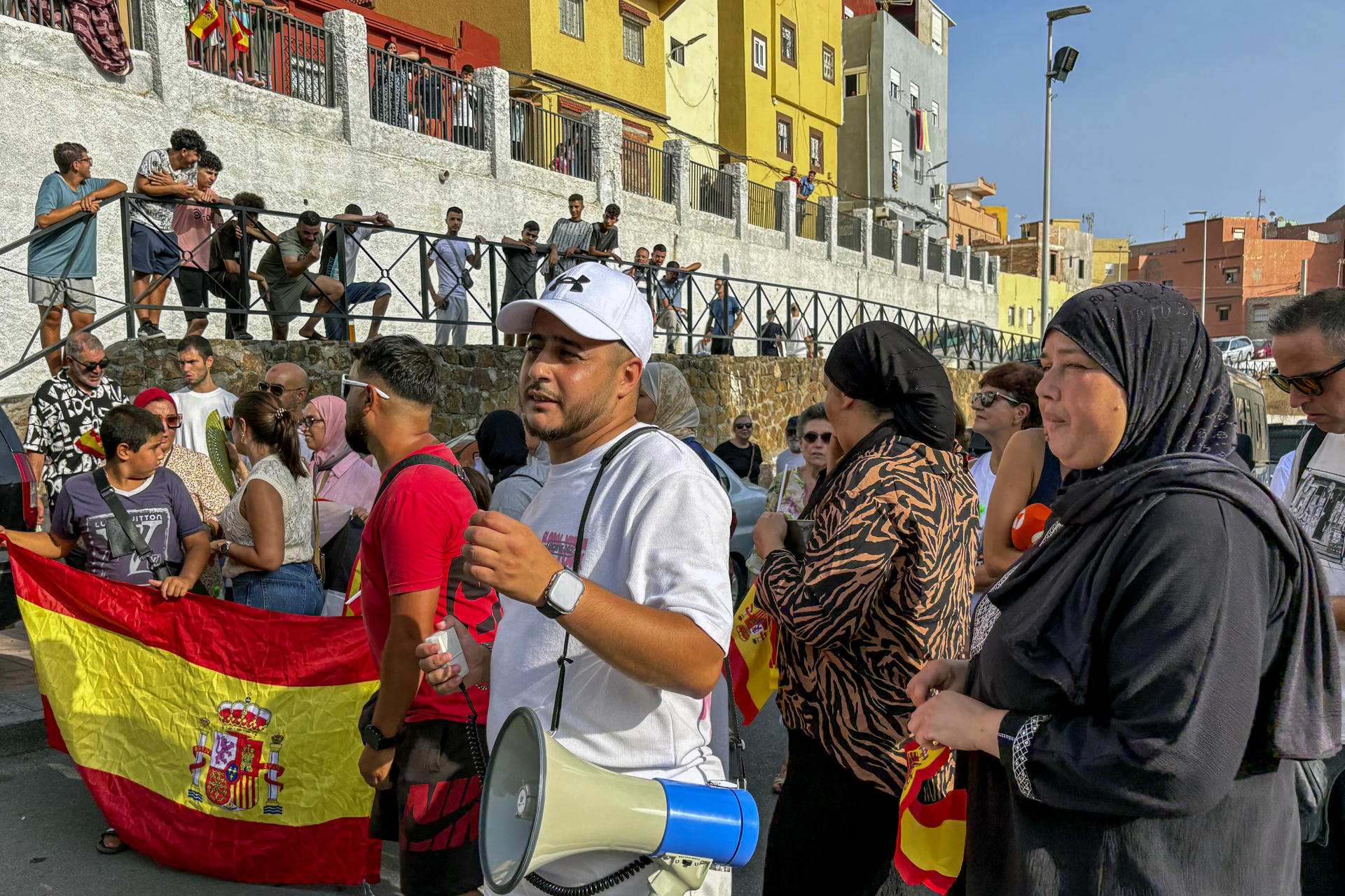 CEUTA, 07/09/2026.- Asistentes a la manifestación que ha recorrido este lunes en la periferia de Ceuta, desde el barrio del príncipe hasta zona del polígono de las naves del Tarajal. EFE/Laura Rincón Sanz.
