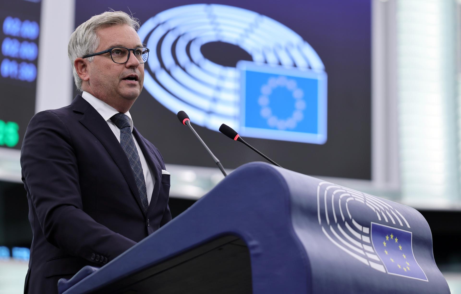 Strasbourg (France), 15/09/2026.- European Commissioner for Internal Affairs and Migration, Magnus Brunner speaks during a debate on 'the recent hybrid attacks and instrumentalisation of migrants in Ceuta and the need for a coordinated response to protect EU's external borders' at the European Parliament in Strasbourg, France, 15 September 2026. The current plenary session runs from 14 to 17 September. (Francia, Estrasburgo) EFE/EPA/RONALD WITTEK