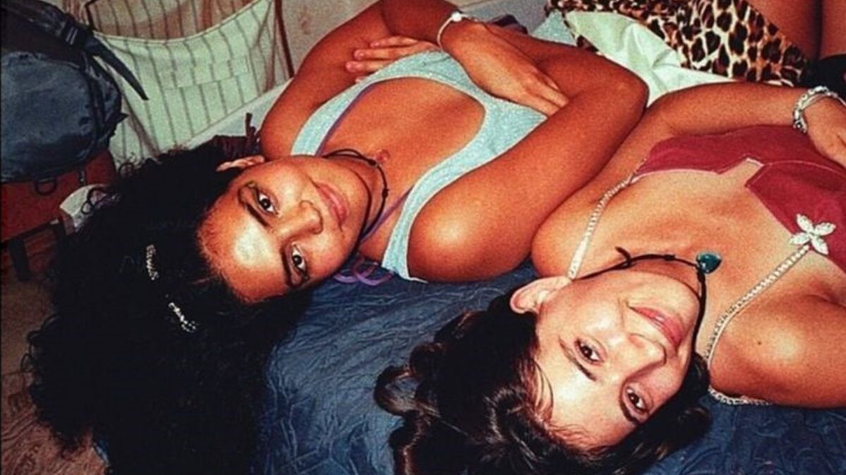 22/09/2026 El film ha recibido dos premios en la Berlinale y otro en Cartagena de Indias, y ha pasado por los festivales de Tribeca, Transilvania y Giffoni.. Las agresiones sexuales entre jóvenes, la presión social vinculada a las relaciones sexuales y la dificultad para nombrar y comprender una experiencia traumática centran Chicas tristes, ópera prima de la directora mexicana Fernanda Tovar, que se estrenará este miércoles, 23 de septiembre, en la sección Horizontes Latinos del Festival de San Sebastián. CULTURA NUEVE CARTAS