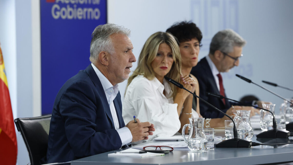 MADRID, 08/09/2026.- (De izq a der): El ministro de Política Territorial y Memoria Democrática, Ángel Víctor Torres; la vicepresidenta segunda y ministra de Trabajo y Economía Social, Yolanda Díaz; la ministra de Inclusión, Seguridad Social y Migraciones y portavoz del Gobierno, Elma Saiz, y el ministro de Hacienda, Arcadi España, durante la rueda de prensa posterior a la reunión del Consejo de Ministros, este martes, en el complejo del Palacio de la Moncloa. EFE/ J.J. Guillén