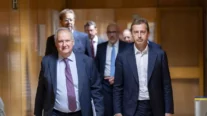 El ministro Jordi Hereu, con el CEO de Airbus Guillaume Faury, tras la reunión.