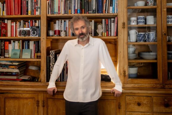 El pianista y escritor James Rhodes posa para Europa Press, a 26 de septiembre de 2025, en Madrid