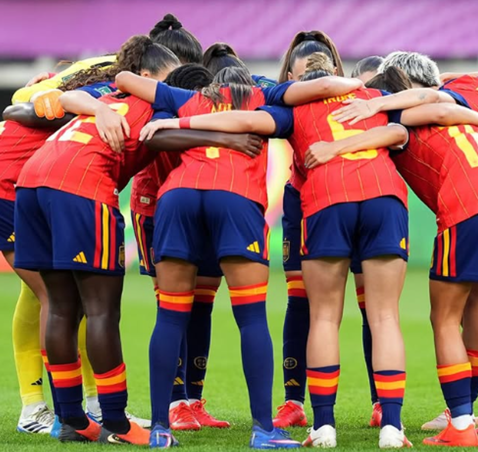 Las jugadoras de la selección española concentrándose antes de jugar la final del Mundial sub-20 ante Corea del Norte