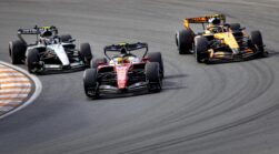 Zandvoort (Netherlands), 23/08/2026.- (L-R) Mercedes driver Andrea Kimi Antonelli of Italy, Scuderia Ferrari driver Lewis Hamilton of Britain, and McLaren driver Lando Norris of Britain compete in the Formula 1 Dutch Grand Prix at the Circuit Zandvoort racetrack in Zandvoort, Netherlands, 23 August 2026. (Fórmula Uno, Italia, Países Bajos; Holanda, Reino Unido) EFE/EPA/Sander Koning