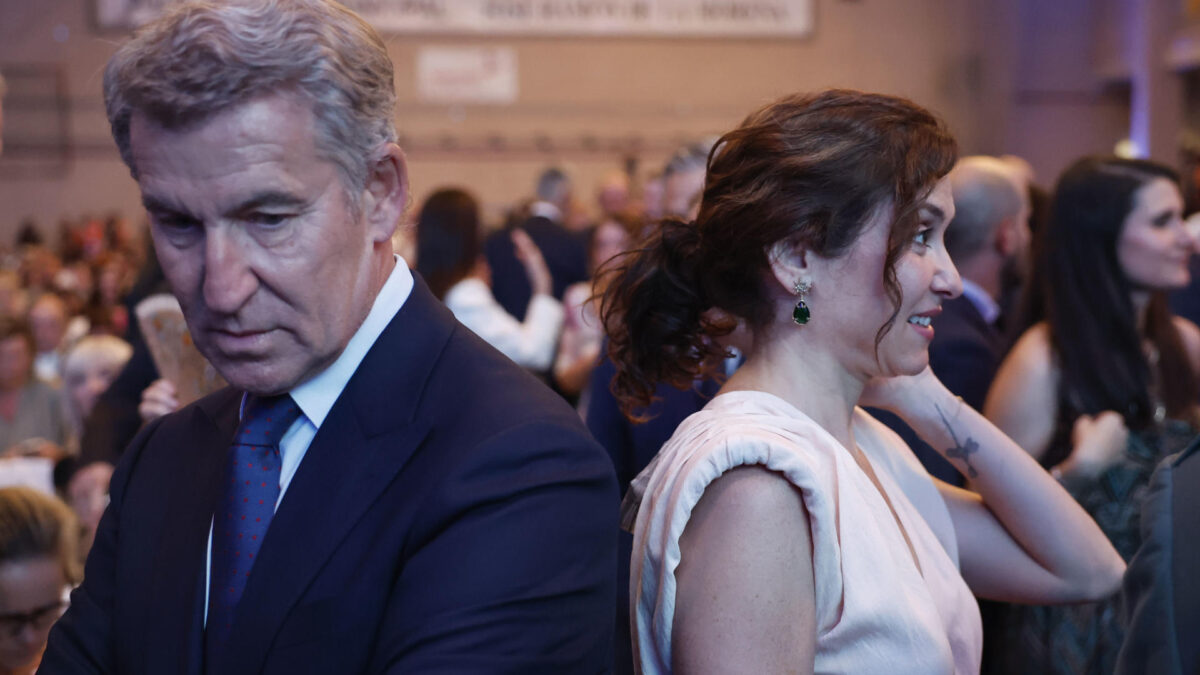 MADRID, 23/09/2026.- El líder del Partido Popular, Alberto Núñez Feijóo (i), junto a la presidenta de la Comunidad de Madrid, Isabel Díaz Ayuso, durante la XII Gala Del Altruismo de la Fundación José Ramón De La Morena, celebrada este miércoles en Madrid. EFE/ Sergio Pérez