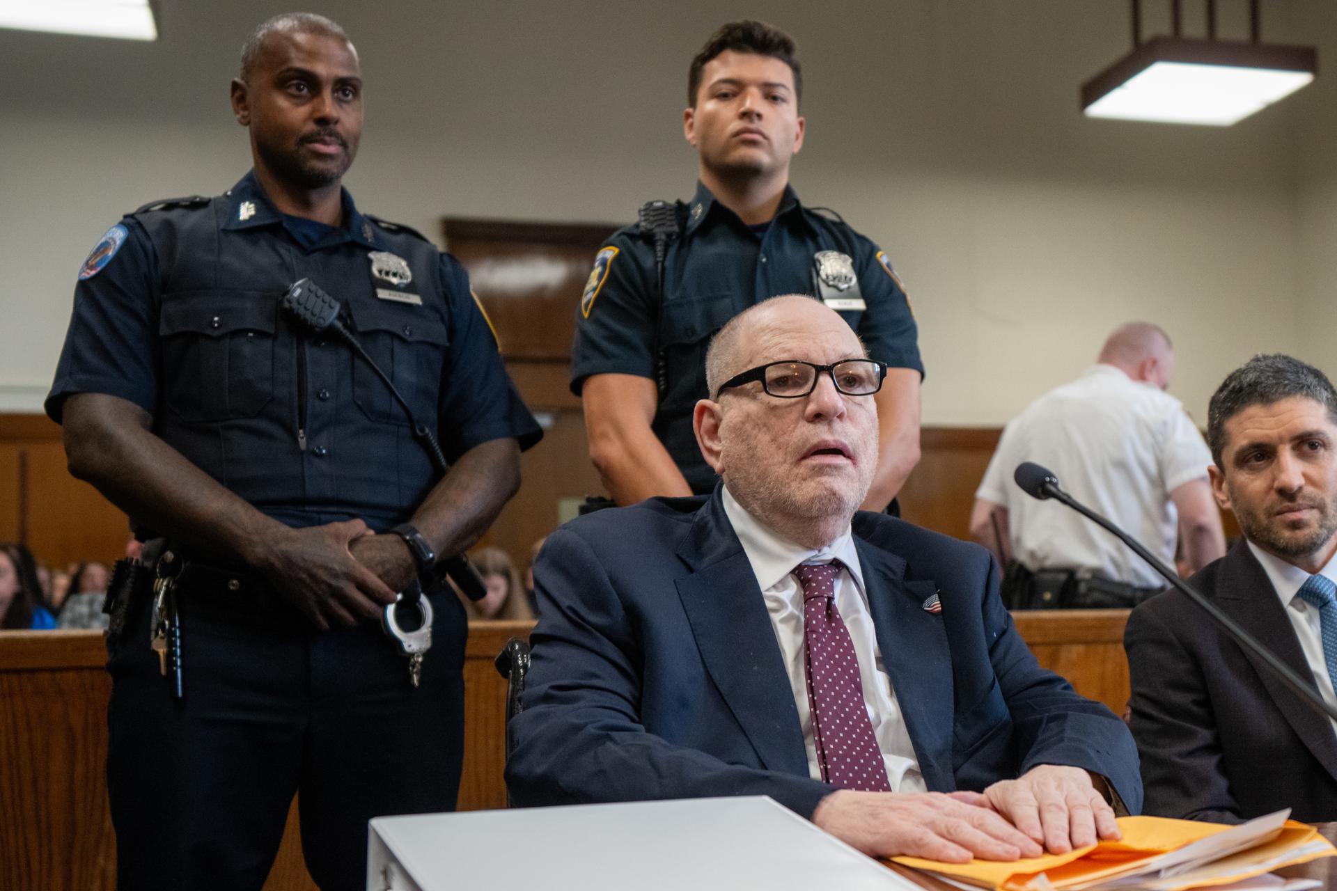 NEW YORK (United States), 23/09/2026.- Harvey Weinstein appears in Manhattan Supreme Court for sentencing for the 2006 sexual assault of former television production assistant Miriam Haley in New York, New York, USA, 23 September 2026. Weinstein was convicted of a first-degree criminal sex act against Haley in a 2025 retrial after New Yorks highest court overturned his 2020 conviction. Prosecutors are seeking a 20-year prison sentence; the charge carries a maximum of 25 years. (Nueva York) EFE/EPA/STEVEN HIRSCH / POOL