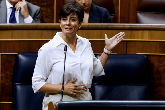 MADRID, 23/09/2026.- La ministra de Vivienda y Agenda Urbana, Isabel Rodríguez, interviene la sesión de control al Gobierno celebrada este miércoles en el Congreso. EFE/J.J. Guillén