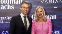 Juan Santamaría Cases, consejero delegado de ACS, y Lola Solana, presidenta del Instituto Español de Analistas.