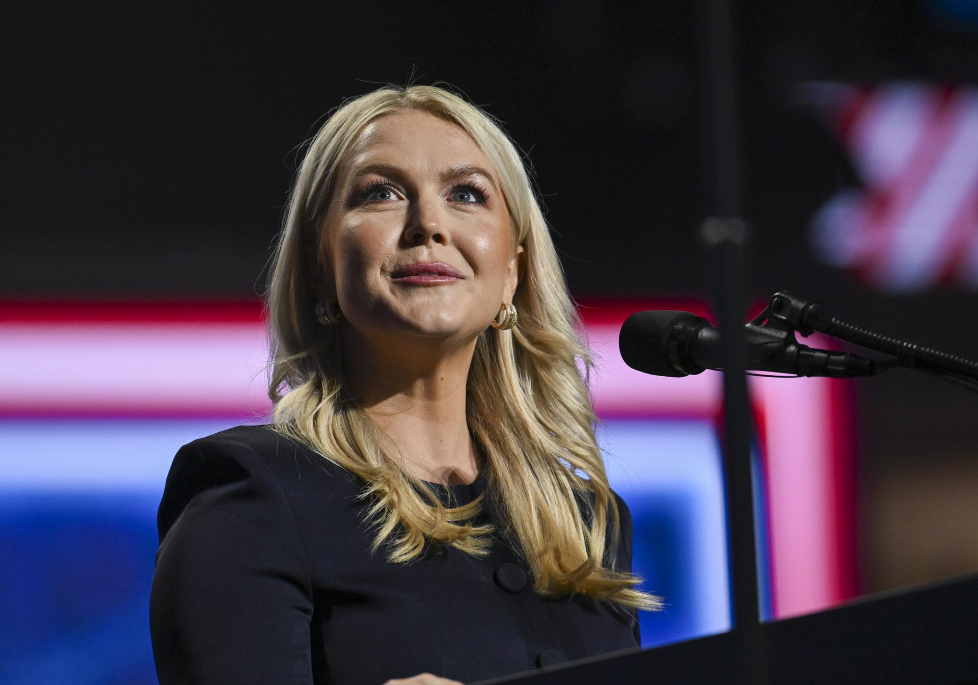 DALLAS (USA), 11/09/2026.- Former White House Press Secretary Karoline Leavitt speaks on the second day of the Midterm Republican National Convention (RNC) at the American Airlines Center in Dallas, Texas, USA, 10 September 2026. The two-day event, conceived by US President Donald Trump to spotlight key midterm congressional races, runs 09 to 10 September. EFE/EPA/ALBERT PENA