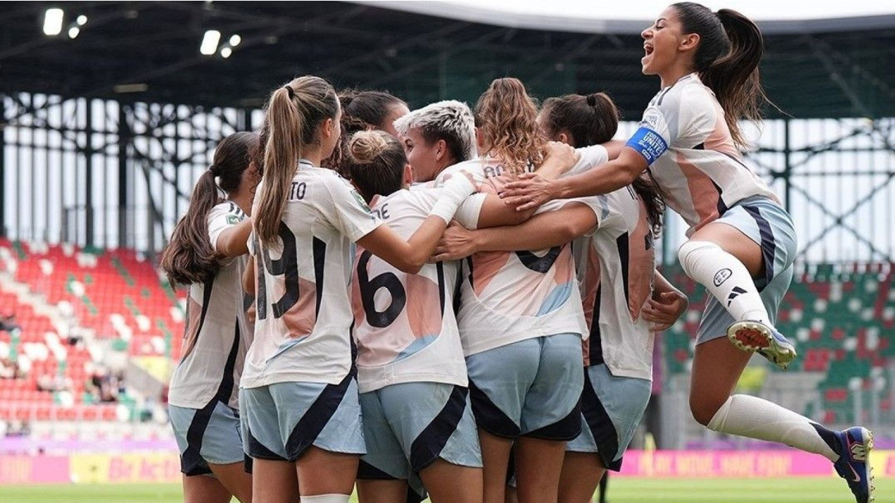 Las jugadoras de la selección española sub-20 celebrando un gol durante el partido ante Italia