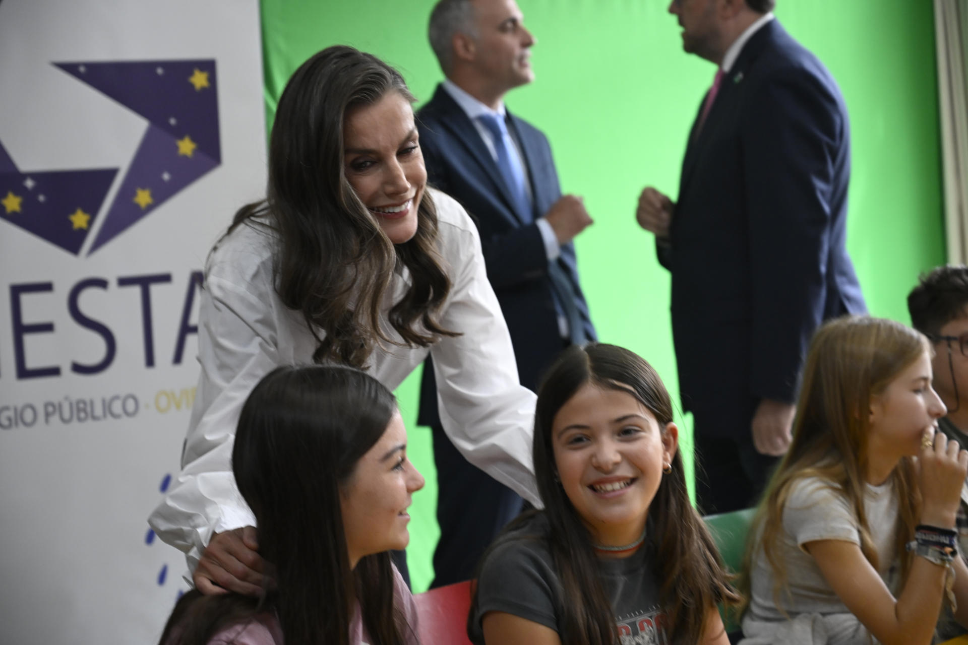 OVIEDO (ESPAÑA), 17/09/2026.- La reina Letizia preside el inicio del curso escolar este jueves en su antiguo colegio, La Gesta, en Oviedo. EFE/ Eloy Alonso