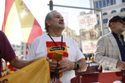 MADRID, 26/09/2026.- El exdiputado de Ciudadanos y empresario Marcos de Quinto participa en la marcha en apoyo de la defensa de Ceuta y para exigir la convocatoria de elecciones generales convocada por la plataforma Sociedad Civil Española este sábado, en Madrid. EFE/ Rodrigo Jiménez