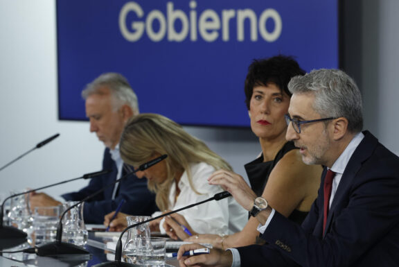 MADRID, 08/09/2026.- (De izq a der) El ministro de Política Territorial y Memoria Democrática, Ángel Víctor Torres; la vicepresidenta segunda y ministra de Trabajo y Economía Social, Yolanda Díaz; la ministra de Inclusión, Seguridad Social y Migraciones y portavoz del Gobierno, Elma Saiz, y el ministro de Hacienda, Arcadi España, durante la rueda de prensa posterior a la reunión del Consejo de Ministros, este martes, en el complejo del Palacio de la Moncloa. EFE/ J.J. Guillén