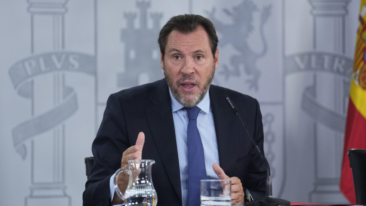 MADRID, 15/09/2026.- El ministro de Transportes y Movilidad Sostenible, Óscar Puente, durante la rueda de prensa posterior al Consejo de Ministros, este martes, en el Palacio de la Moncloa en Madrid.