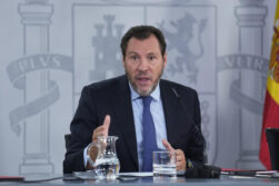 MADRID, 15/09/2026.- El ministro de Transportes y Movilidad Sostenible, Óscar Puente, durante la rueda de prensa posterior al Consejo de Ministros, este martes, en el Palacio de la Moncloa en Madrid.
