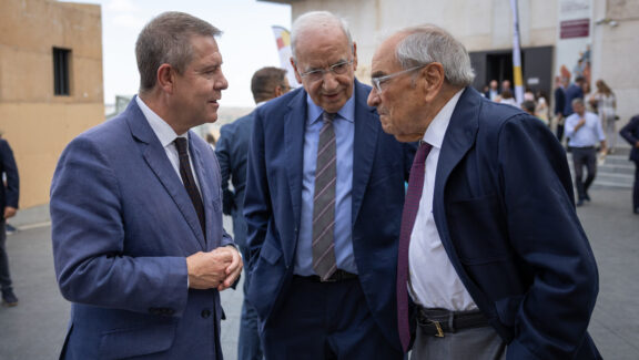 Emiliano García-Page, inaugura en Toledo, la exposición sobre La Transición en Castilla- La Mancha que acoge el convento de Santa Fe. (Fotos: Piedad López //JCCM)