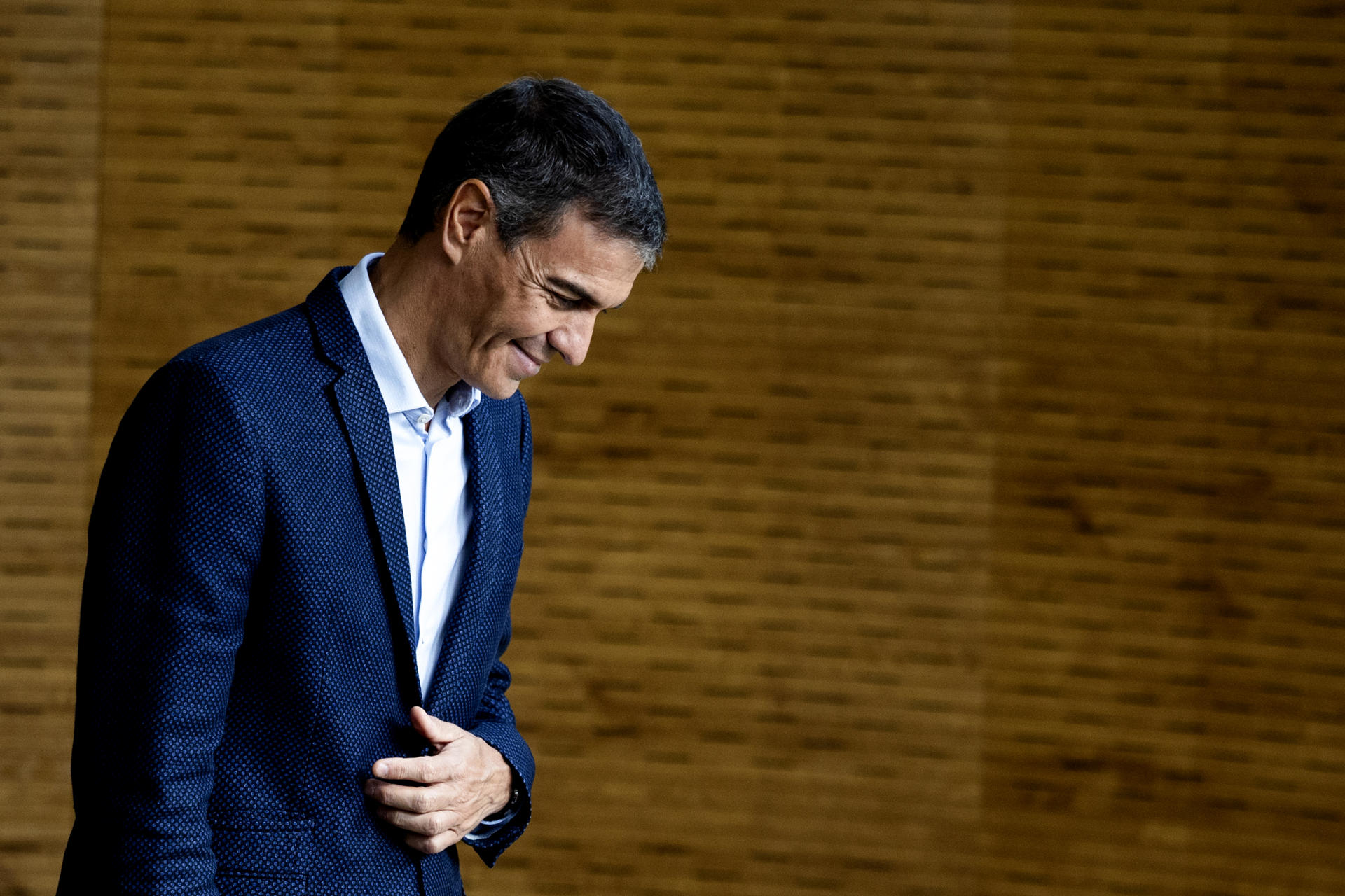 MADRID, 18/09/2026.- El presidente del Gobierno, Pedro Sánchez, durante su visita a las instalaciones del Instituto de Ciencias Matemáticas (un centro mixto del Consejo Superior de Investigaciones Científicas y las universidades Complutense, Autónoma y Carlos III de Madrid), acompañado por la ministra de Ciencia, Innovación y Universidades, Diana Morant, este viernes. EFE/ Daniel González