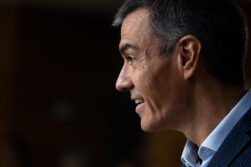 MADRID, 18/09/2026.- El presidente del Gobierno, Pedro Sánchez, durante su visita a las instalaciones del Instituto de Ciencias Matemáticas (un centro mixto del Consejo Superior de Investigaciones Científicas y las universidades Complutense, Autónoma y Carlos III de Madrid), acompañado por la ministra de Ciencia, Innovación y Universidades, Diana Morant, este viernes. EFE/ Daniel González