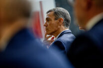 MADRID, 18/09/2026.- El presidente del Gobierno, Pedro Sánchez, durante su visita a las instalaciones del Instituto de Ciencias Matemáticas (un centro mixto del Consejo Superior de Investigaciones Científicas y las universidades Complutense, Autónoma y Carlos III de Madrid), acompañado por la ministra de Ciencia, Innovación y Universidades, Diana Morant, este viernes. EFE/ Daniel González