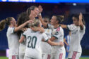 El Real Madrid se engancha a la Liga y se pone a tiro del Barça por primera vez