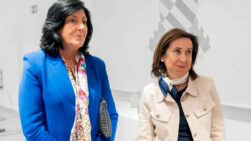 La ministra Margarita Robles, y la directora del CNI, Esperanza Casteleiro