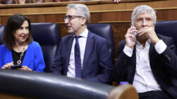 MADRID, 03/09/2026.- Los ministros (de i a d) Margarita Robles, Arcadi España y Fernando Grande-Marlaska en el Congreso de los Diputados, este jueves, donde el presidente del Gobierno, Pedro Sánchez, comparece para informar de la gestión de la crisis en Ceuta. EFE/ Chema Moya