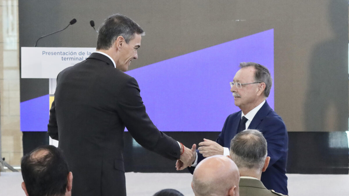 El presidente del Gobierno, Pedro Sánchez y el presidente de la Ciudad Autónoma de Ceuta, Juan Jesús Vivas