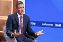 MADRID (ESPAÑA), 09/09/2026.- El presidente del Gobierno, Pedro Sánchez este miércoles durante su primera entrevista del curso político en televisión en el espacio Mañaneros 360 de La 1 y donde ha asegurado que cree que es preciso mejorar la capacidad de los servicios de inteligencia en el "mundo digital" para disponer de mayor anticipación y prevención en situaciones como la crisis de Ceuta, en la cual la difusión de bulos contribuyó a la avalancha migratoria en la ciudad. EFE/RTVE/SOLO USO EDITORIAL/SOLO DISPONIBLE PARA ILUSTRAR LA NOTICIA QUE ACOMPAÑA (CRÉDITO OBLIGATORIO)