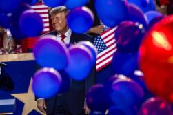 DALLAS (USA), 11/09/2026.- US President Donald Trump watches as balloons drop at the conclusion of the Midterm Republican National Convention (RNC) at the American Airlines Center in Dallas, Texas, USA, 10 September 2026. The two-day event, conceived by US President Donald Trump to spotlight key midterm congressional races, runs 09 to 10 September. EFE/EPA/JIM LO SCALZO